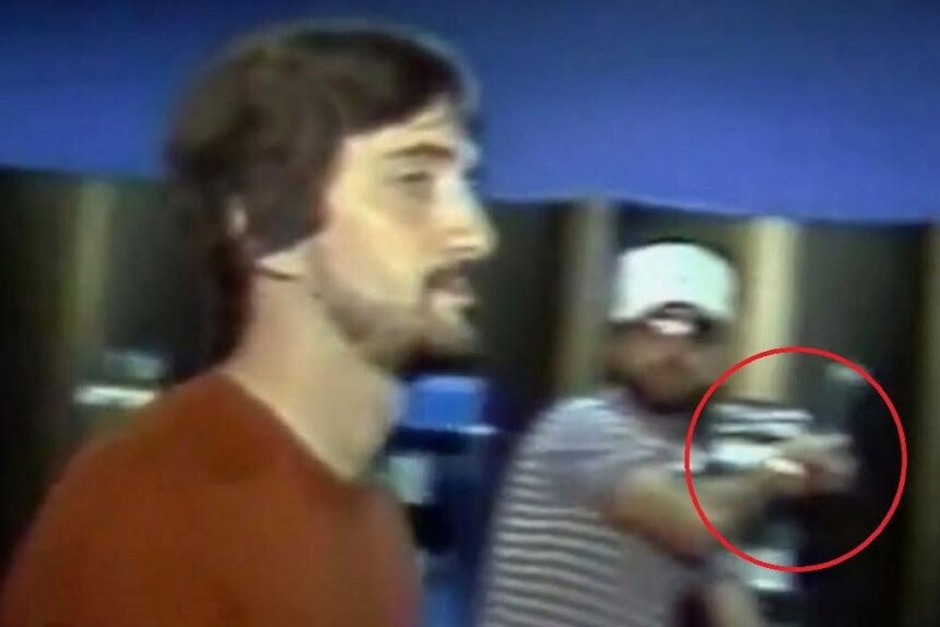 featured-104 Father Shoots Son’s Kidnapper in Airport, Moment Captured on Camera