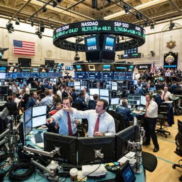 featured-20 Wall Street Records Modest Gains Despite Mixed Employment Data