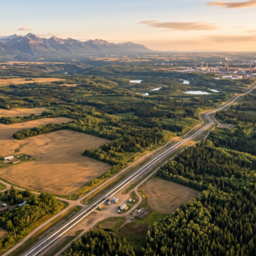 featured-7 Canadian Provinces Unite to Revive Major Cross-Country Oil Pipeline Project